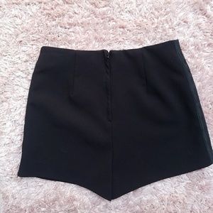 H&M Shorts - H&M High Waisted Embroidered Shorts H&M Shorts - H&M High Waisted Embroidered Shorts
